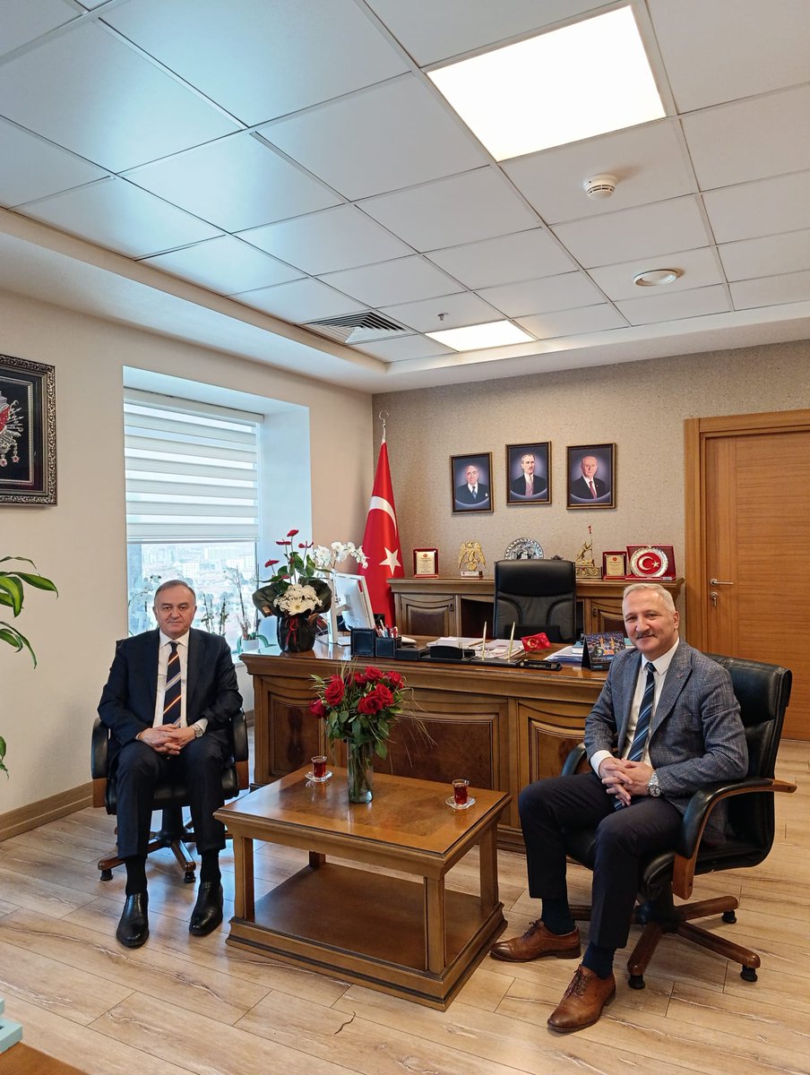 Grup Başkanvekilimiz Erkan Akçay Bey hayırlı olsun ziyaretinde bulunarak bizleri onurlandırdı. Nazik ziyaretleri için teşekkür ederim. Varlığımız ve birliğimiz daim olsun.