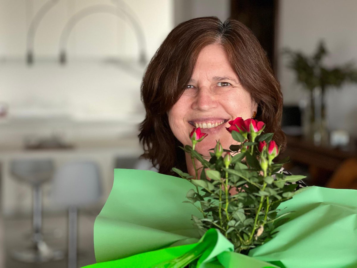 MNCcst's tweet photo. ¡Gaudim d'aquest dia, que Sant Jordi mati els nostres dracs i que neixin llibres i flors tot l'any! https://t.co/8SilFdrwjC