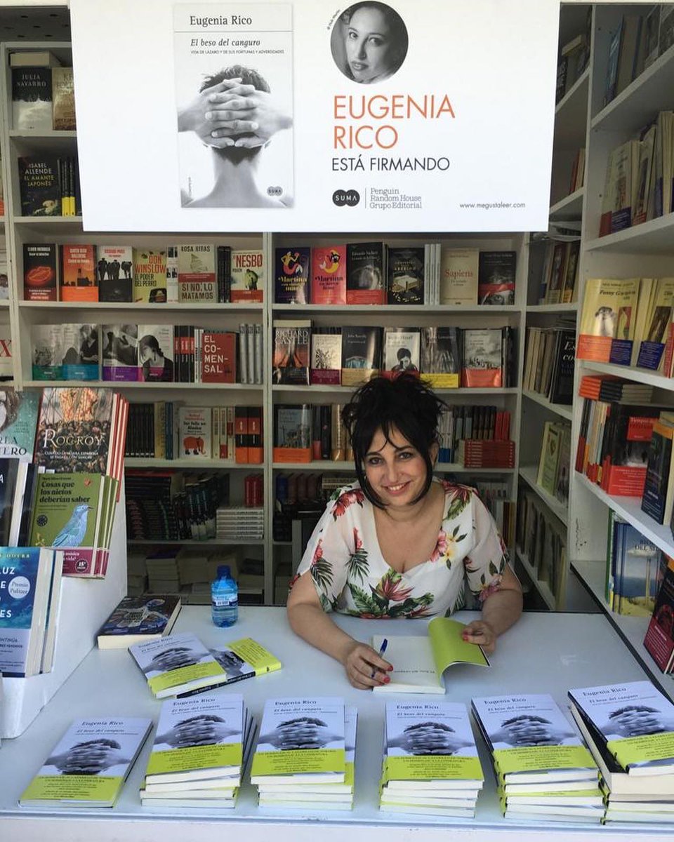 Soy escritora. Es lo que he hecho toda mi vida y como escritora creo que el sentido de la vida reside en las palabras. En la elección de un adjetivo, en la cadencia de un párrafo, en el punto y coma, en los endecasílabos. El sentido de la vida está en contarla. #SanJordi