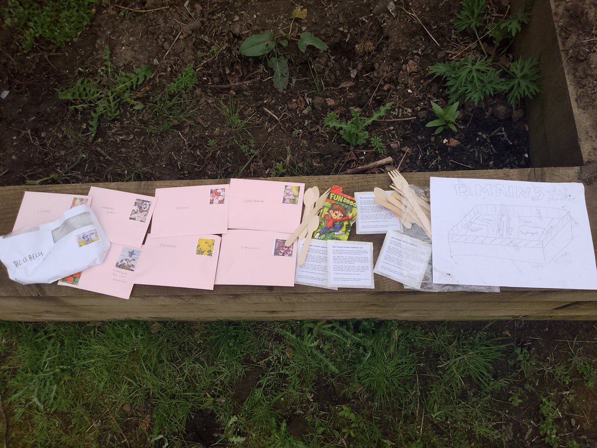 NEChildcare's tweet image. 🌱🌻 Recently, the school has generously given us one of their planters, and our little gardeners wasted no time! 🎨🌱 They drew up a plan for what seeds they&apos;d like, and on Monday, they put their plan into action! 🌱🌸#SchoolGardenFun #PlantingSeedsOfKnowledge #SummerBlossoms