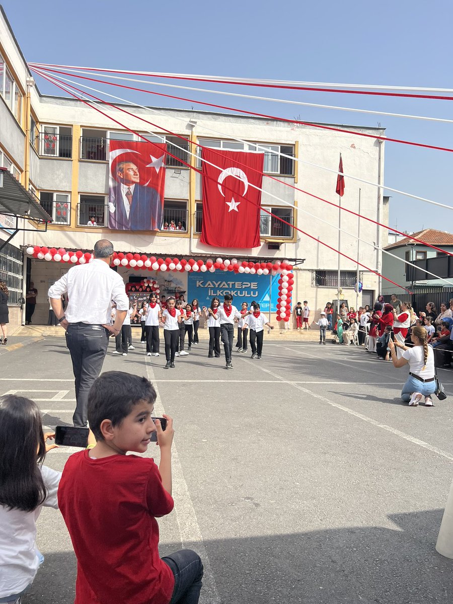 basakkaris's tweet photo. 23 Nisan Ulusal Egemenlik ve Çocuk Bayramını Coşkuyla kutladık
Atamızı minnet ve şükranla anıyoruz 🇹🇷🇹🇷🇹🇷@IlokulKayatepe https://t.co/dFeVsKGOkk