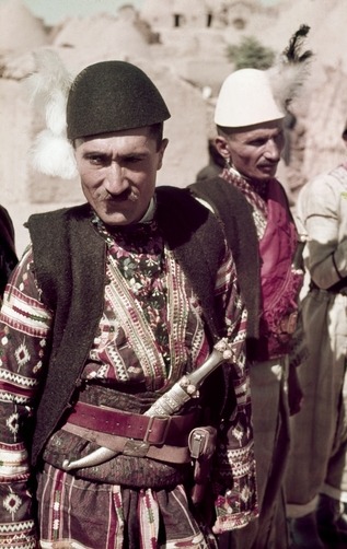 Assyrian man with traditional dress and dagger at Tall Tamir, Syria (Date unknown)