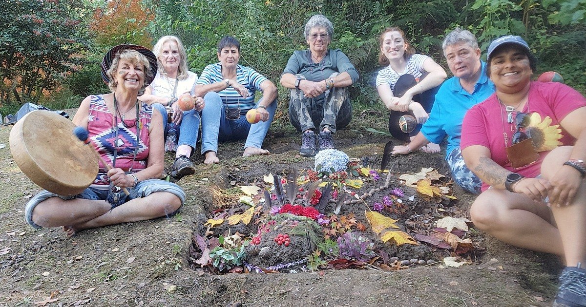 marleneneumann's tweet photo. This weekend 6 beautiful souls gathered with me in the Hogsback forest to experience one of my Voice of Nature retreats. Back to basics of what it means to be a human being. All supported by the beautiful forest.

#thevoiceofnature #hogsback #gratitude #retreat #nature #stillness https://t.co/CDpR6xUsjp