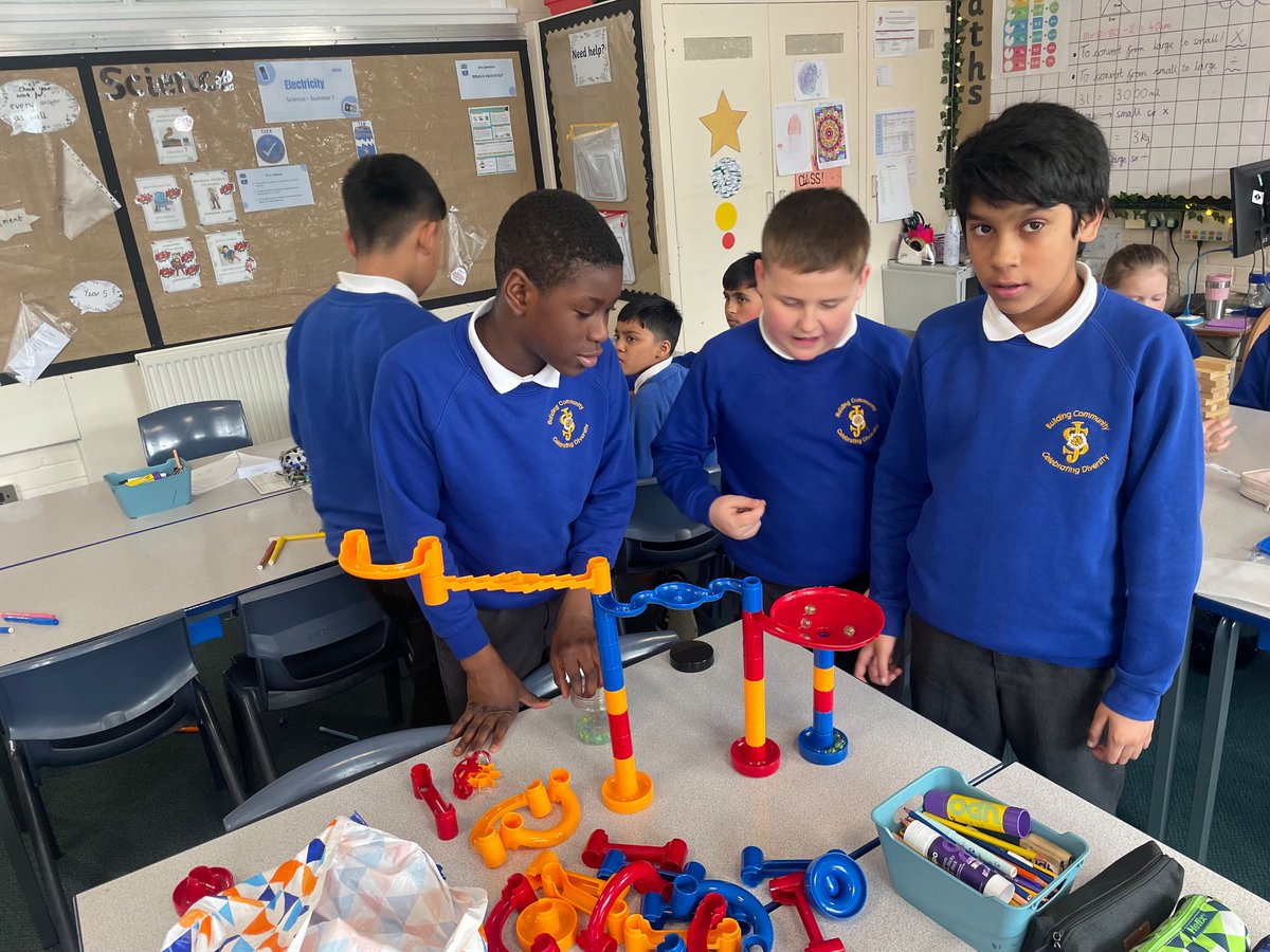 stjosephskly's tweet photo. Yew class are enjoying some board games together to celebrate #socialday #SJKwellbeing #SJKPSHE @bcw_cat https://t.co/AHG5FB2xy4