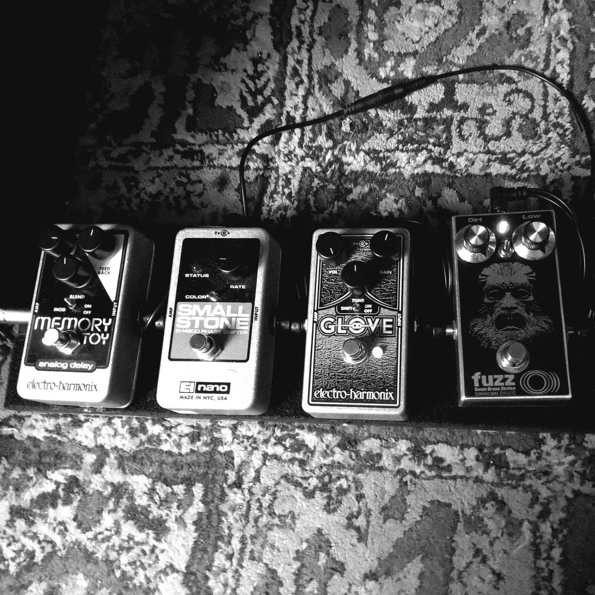 drum_willy's tweet photo. Since some people have asked, that's where the sound of "Slowburn" comes from!π
#voidsinker #pedalboard #setup #gear #baritone #squier #telecaster #ernieball #sunmachineeffects #fuzz #fuzzo #ehx #odglove #overdrive #memorytoy #delay #homerecording https://t.co/68eq2fBec8