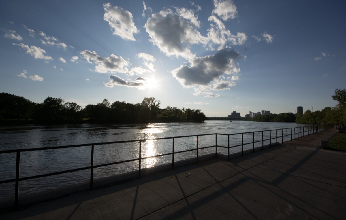 #afternoon #sun #skyline #jamesriver #rockettslanding #rva #richmond #richmondva #richmondvirginia #rvaphotography #cloudporn #optoutside #explorerva #nikonphoto #nikonphotography #teamnikon