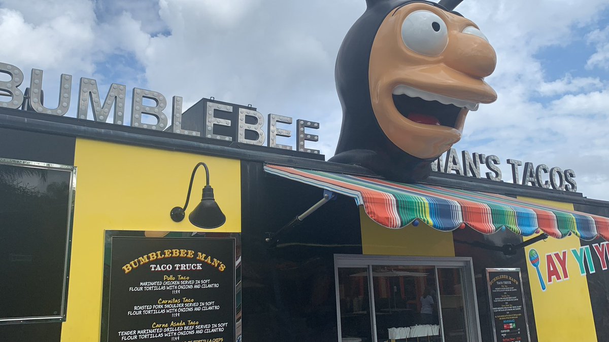 TheUOcommuter's tweet photo. Taco Tuesday is a great day for some Bumblebee Man’s Tacos finished off with a cold Duff beer overlooking the lagoon.

#universalorlando #tacotuesday #simpsons #duffbeer #uoap https://t.co/SGrAEskk5c