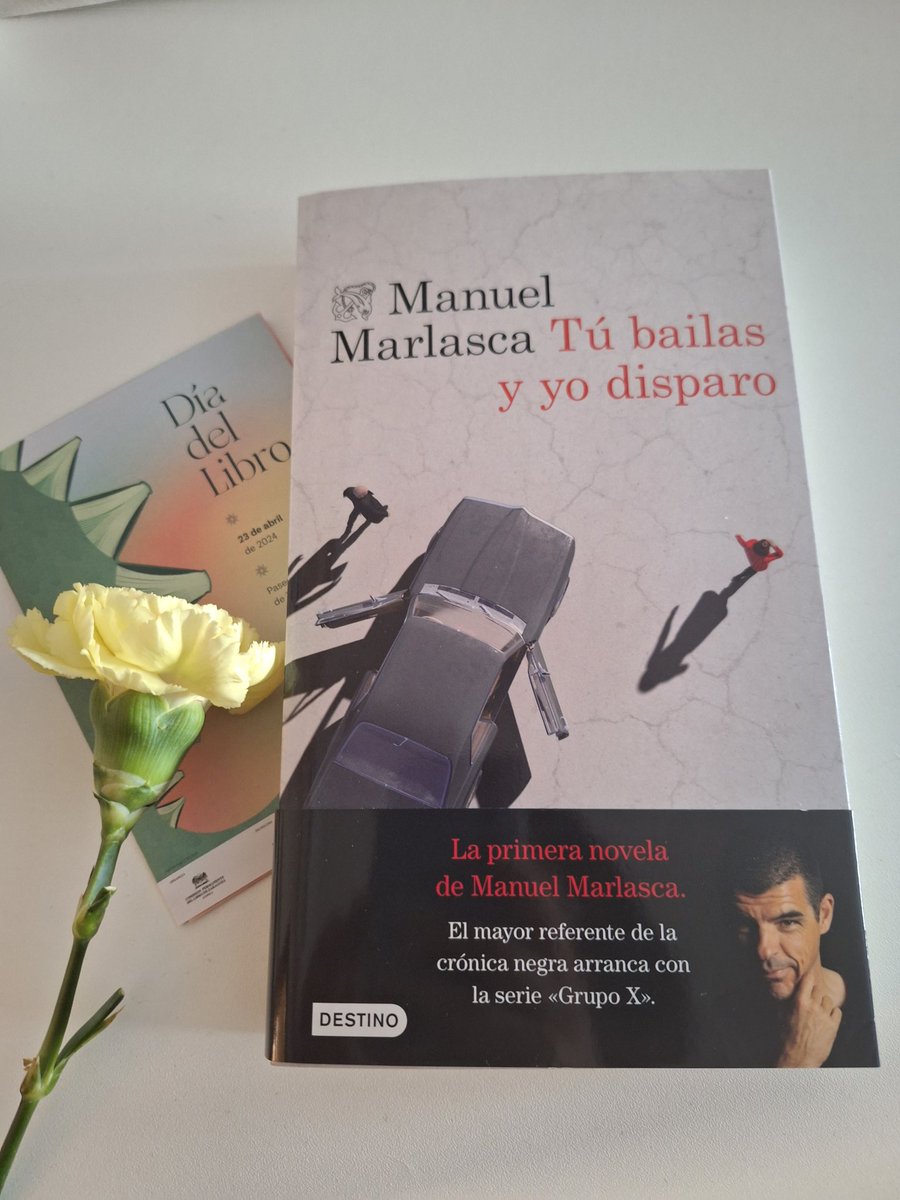aranfer93's tweet photo. Cuando tienes claro cual va a ser tu compra en el "Día del libro" de Zaragoza. Deseando leerlo 🙂🙂🙂 @manumarlasca https://t.co/viwIUWzFOz