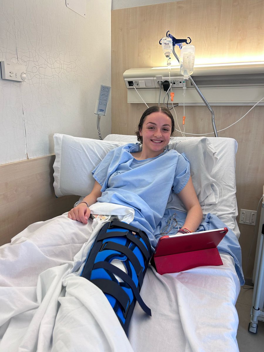 EBGMALAGA's tweet photo. Le deseamos una pronta recuperación a nuestra jugadora y entrenadora Cristina

Sabemos lo fuerte que eres y que sabes afrontar estos momentos al 100% ! volverás, una vez más, superándote y siendo mejor 💪🏼

#somosEBG🧡💚 https://t.co/8yvrCqmCcf