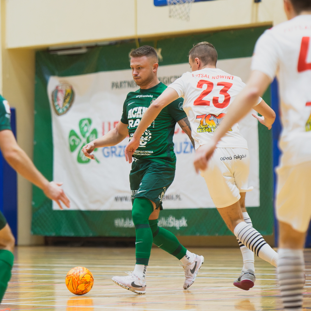 Ostatnie MVP - dwóch laureatów 🌟 Waszymi MVP meczu z GKS Futsal Nowiny zostali Daniel Hoilik oraz Krystian Jajko 🔥 Panowie swoimi trafieniami zapewnili nam zwycięstwo w ostatniej kolejce sezonu 2023/2024 ✅ Gratulujemy! 😎 #JesteśmyzWrocławia