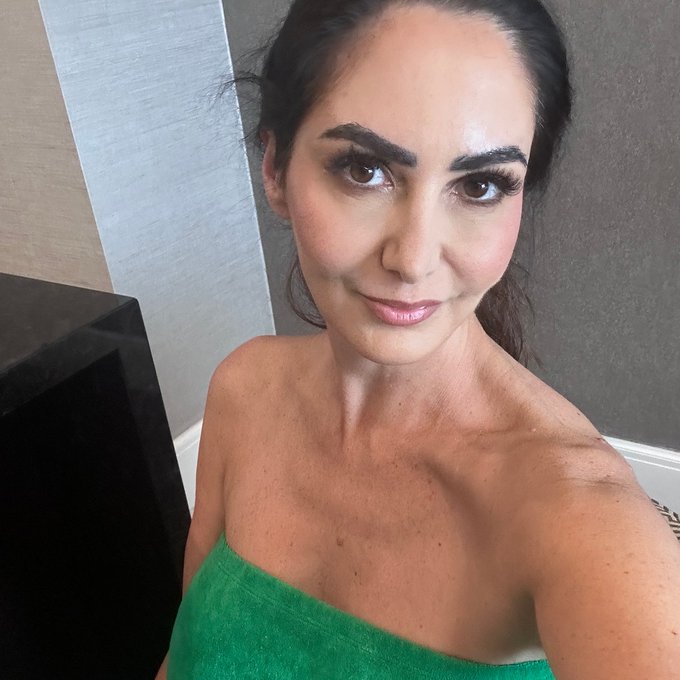 😊 Just popping in to spread some sunshine and put a smile on your face! ☀️ So here's a friendly reminder<a href="/tag/instagramdown"class="tags"><span>#instagramdown</span></a>