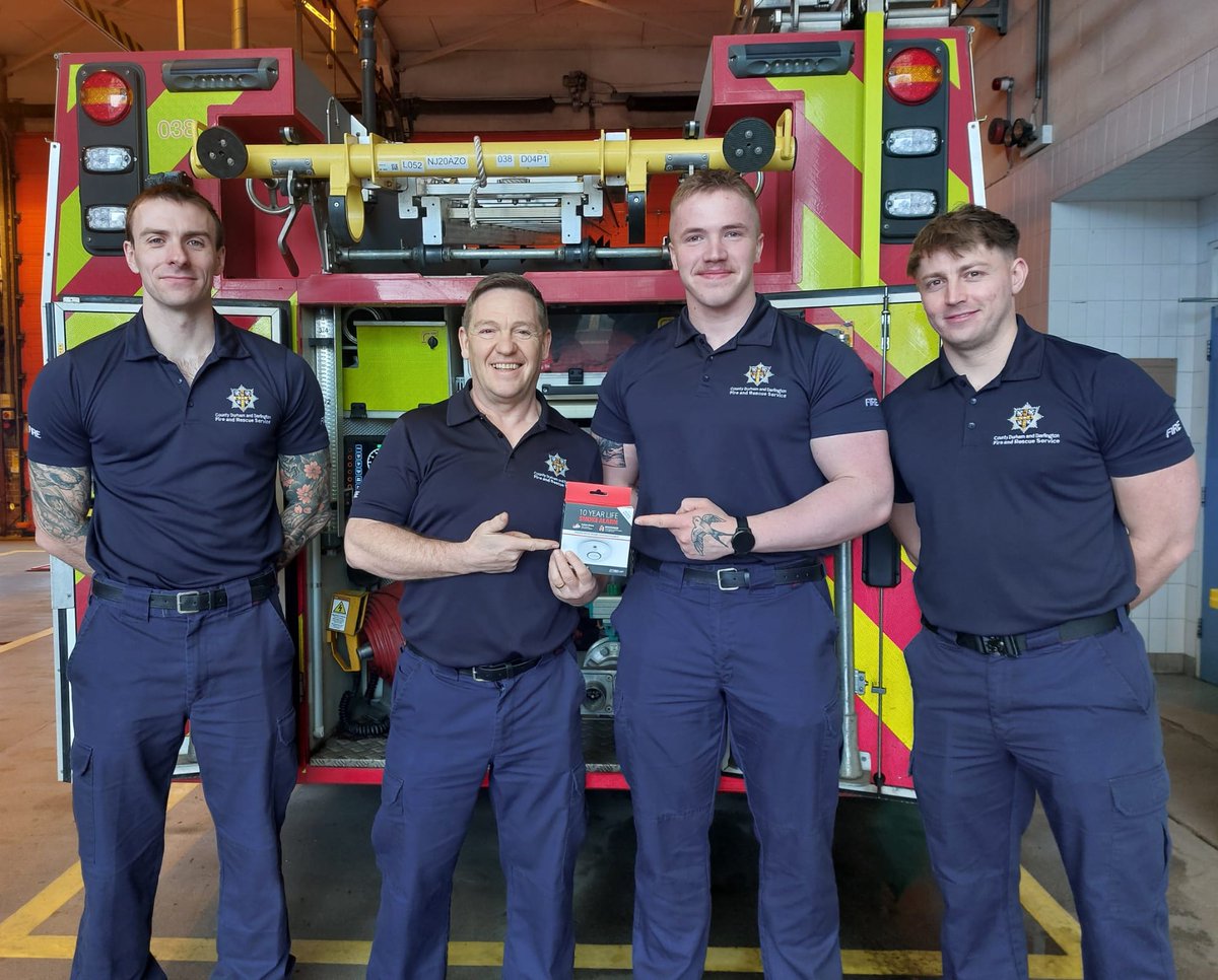 The crew from Peterlee White Watch and Apprentice Firefighter Ben Hudson want to remind you to check your smoke alarm is working this #TestItTuesday 🚒 If you, or someone you know, needs smoke alarms installing or replacing, call our Community Safety Team on 03452 234 221.