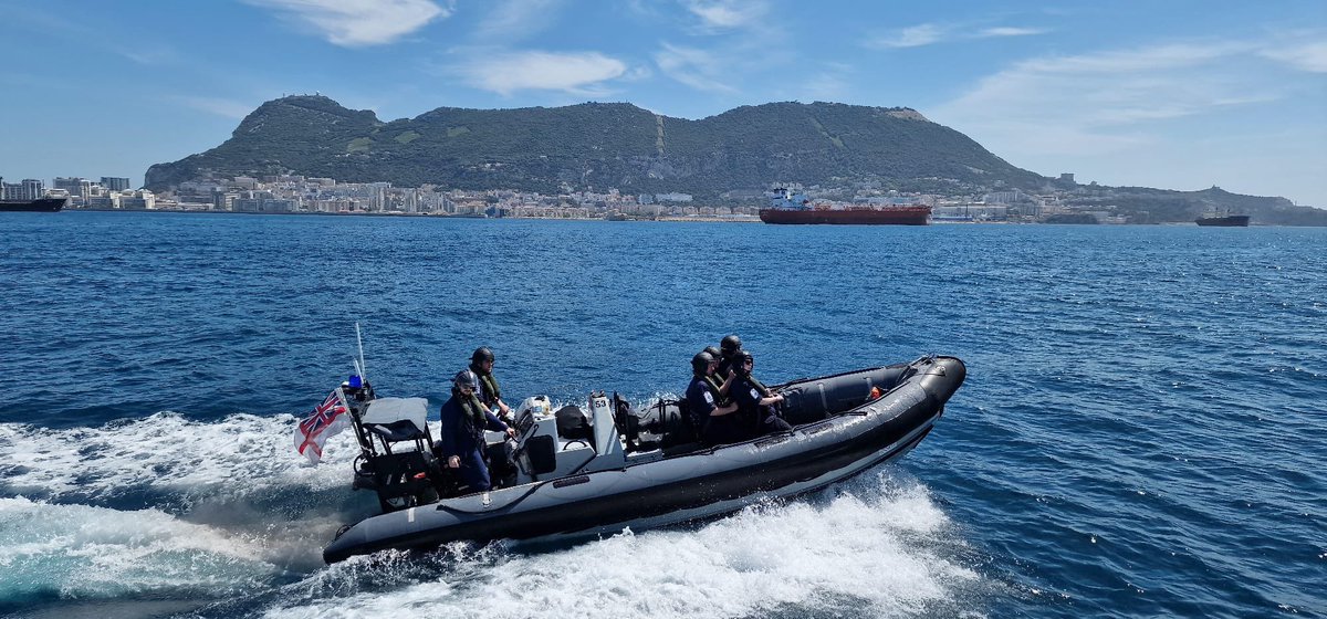 RNGibSqn's tweet photo. #HMSDAGGER conducting pacing drills refresher training with members of the @RNReserve whilst on her Sovereignty Patrol of British #Gibraltar Territorial Waters. Our RN Reservists are integral to our Squadron, and it is great to give something back! @MODGibraltar @RoyalNavy https://t.co/6RQ7b7v9ZY