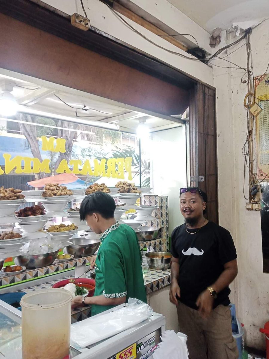 hanya warung nasi padang biasa