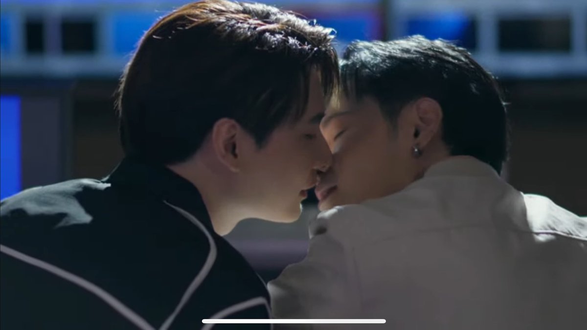 singtostjinx's tweet photo. OH MY GOD WHAT A COMEBACK 😭😭
EXCITEMENT LEVEL IS AT 100000000 !!!!

KRIST SINGTO BEGIN AGAIN
#GMMTV2024PART2 
#ทีมพีรญา #คริสสิงโต https://t.co/0RcxHdmw2S