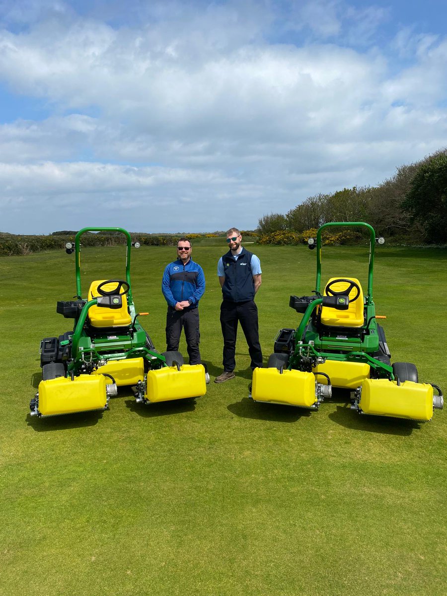All smiles from Mark Doyle from @Rosslaregolf as he takes delivery of the final machines for their fleet, 2 x @JohnDeere 2750e Hybrid Mowers. Thanks to the entire team there for choosing to upgrade their machinery with @DublinGrass #nothingrunslikeadeere #johndeeregolf