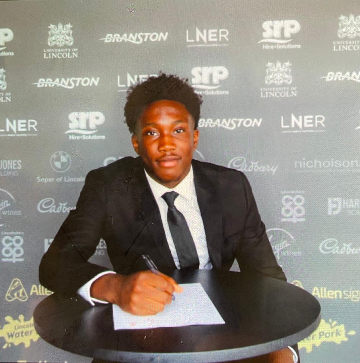 SurreySqSchool's tweet photo. 📣NEWS📣We’re delighted to hear that @ssq_alumni Gbolohan has signed for @LCFCAcademy @LincolnCity_FC always a treat to hear of such success stories! Even sweeter when we consider all the help + support he received from @PRCBC1 during his time here! Good luck Gbolohan! #TeamSSq https://t.co/lRXdTrWApt
