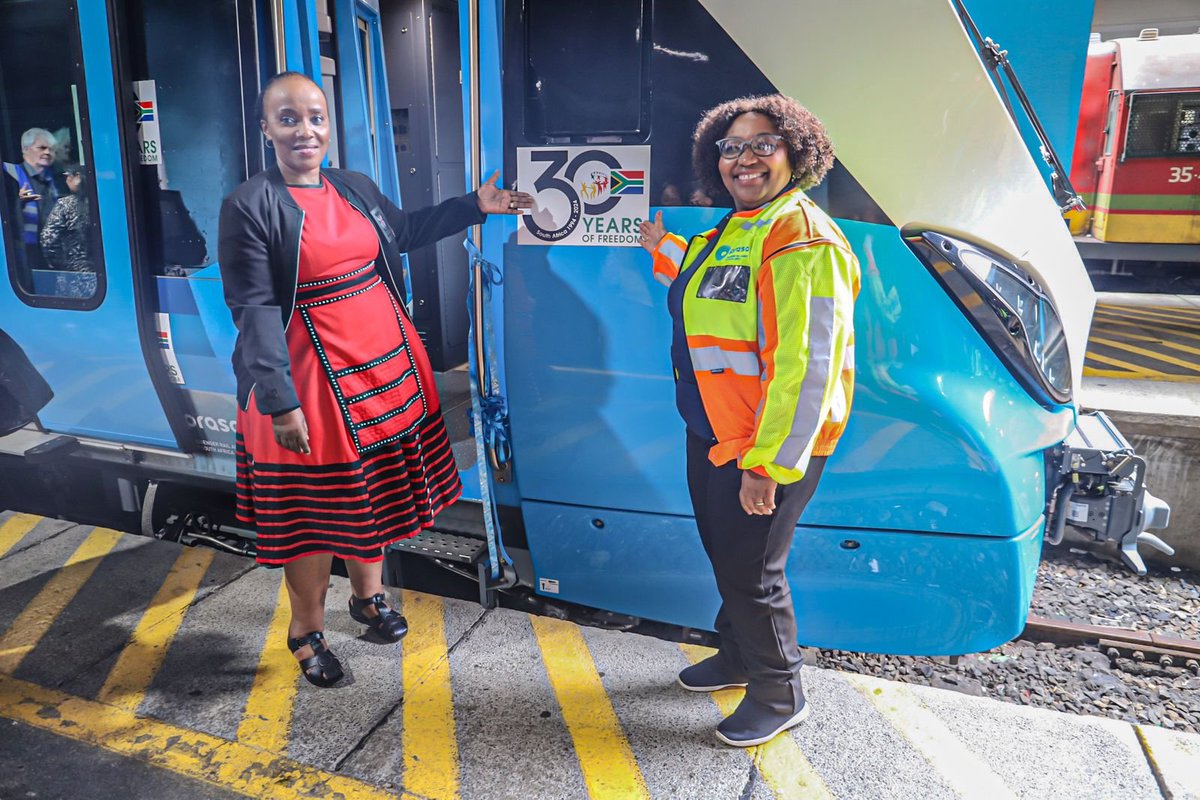 SAgovnews's tweet photo. The Passenger Rail Agency of South Africa's ongoing efforts to re-signal its network in phases will go a long way to improving efficiency and making sure that commuter trains are reliable and punctual https://t.co/ws54VaBfsK #TS200 https://t.co/gVb91hwfDg