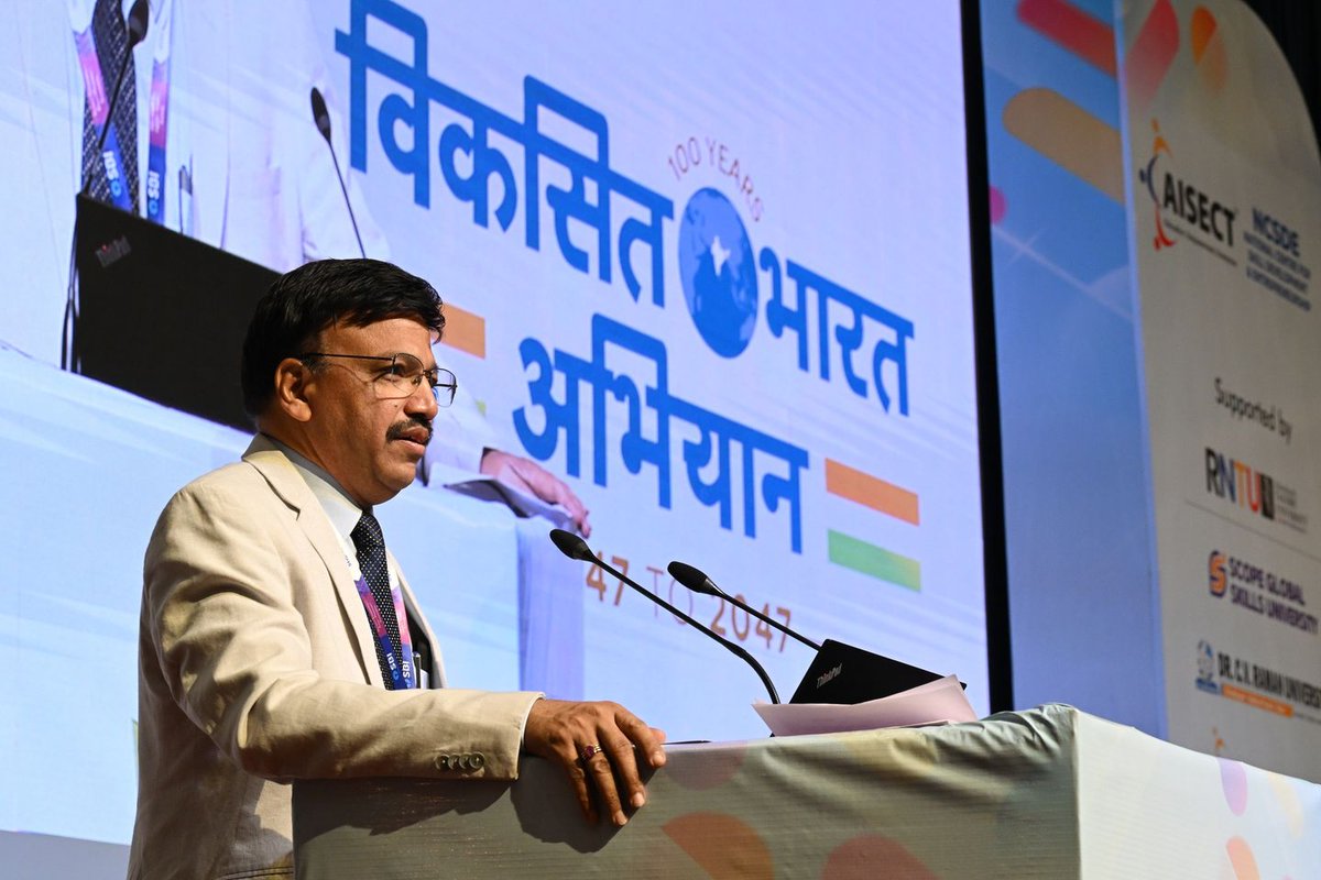 AISECT ने स्टेट बैंक ऑफ इंडिया के महाप्रबंधक प्रमोद कुमार बंसल के उद्घाटन सत्र में आईसेक्ट एफआई के सेंटर के माध्यम से मध्य प्रदेश में बैंक खातों को बढ़ावा दिया। आईसेक्ट ने अपस्किलिंग की पहल भी की, जो विकसित भारत के लिए महत्वपूर्ण है। 
#AISECT #SkillDevelopment #FinancialInclusion