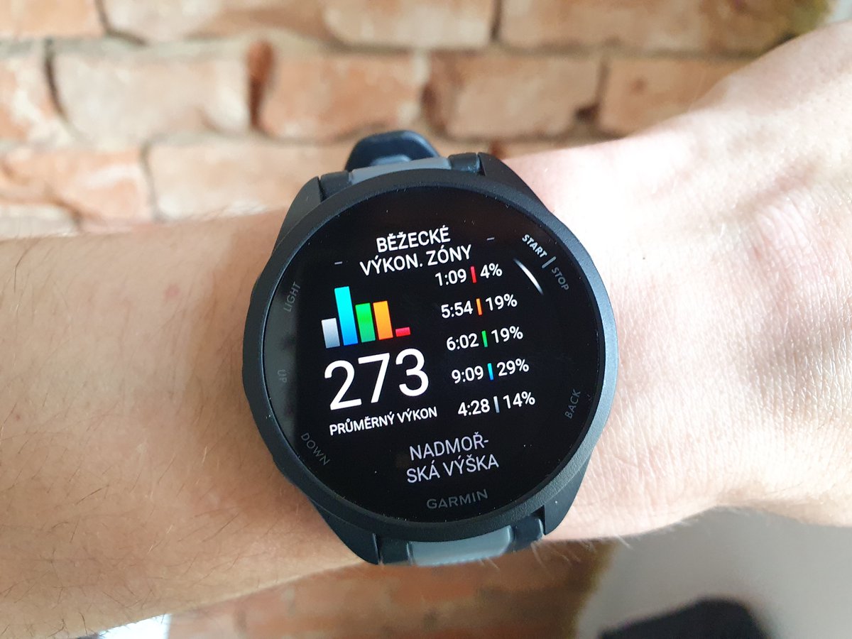 ITmixCZ's tweet photo. Hodinky ⌚ Garmin Forerunner 165 zaujmou vynikajícím pohodlím a kvalitním displejem, který poskytuje jasné zobrazení. 

Jsou ideální pro sportovní aktivity - nabízejí:
👟 pokročilé běžecké metriky
🗺️ navigaci

Více naleznete v naší recenzi 👉 
https://t.co/eoKUZO63gJ https://t.co/9BJkbG5n3F