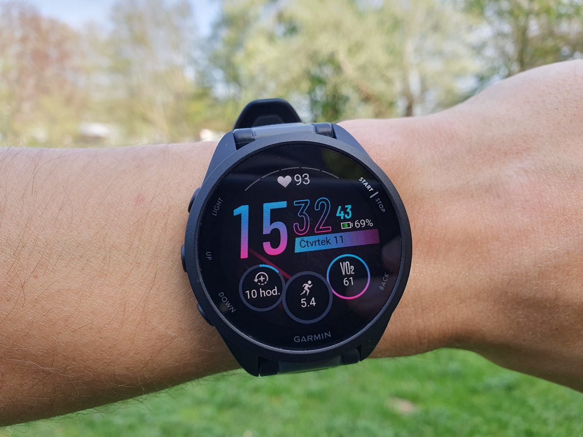 ITmixCZ's tweet photo. Hodinky ⌚ Garmin Forerunner 165 zaujmou vynikajícím pohodlím a kvalitním displejem, který poskytuje jasné zobrazení. 

Jsou ideální pro sportovní aktivity - nabízejí:
👟 pokročilé běžecké metriky
🗺️ navigaci

Více naleznete v naší recenzi 👉 
https://t.co/eoKUZO63gJ https://t.co/9BJkbG5n3F