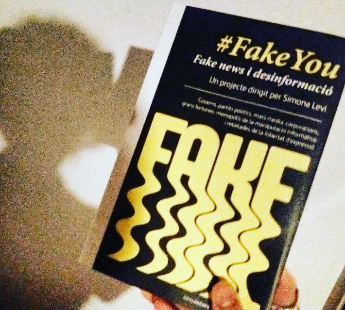X_net_'s tweet photo. #23deAbril Sant Jordi
El nostre llibre #FakeYou, editorial @Raig_Verd 
😉 https://t.co/MaizhYvZrU