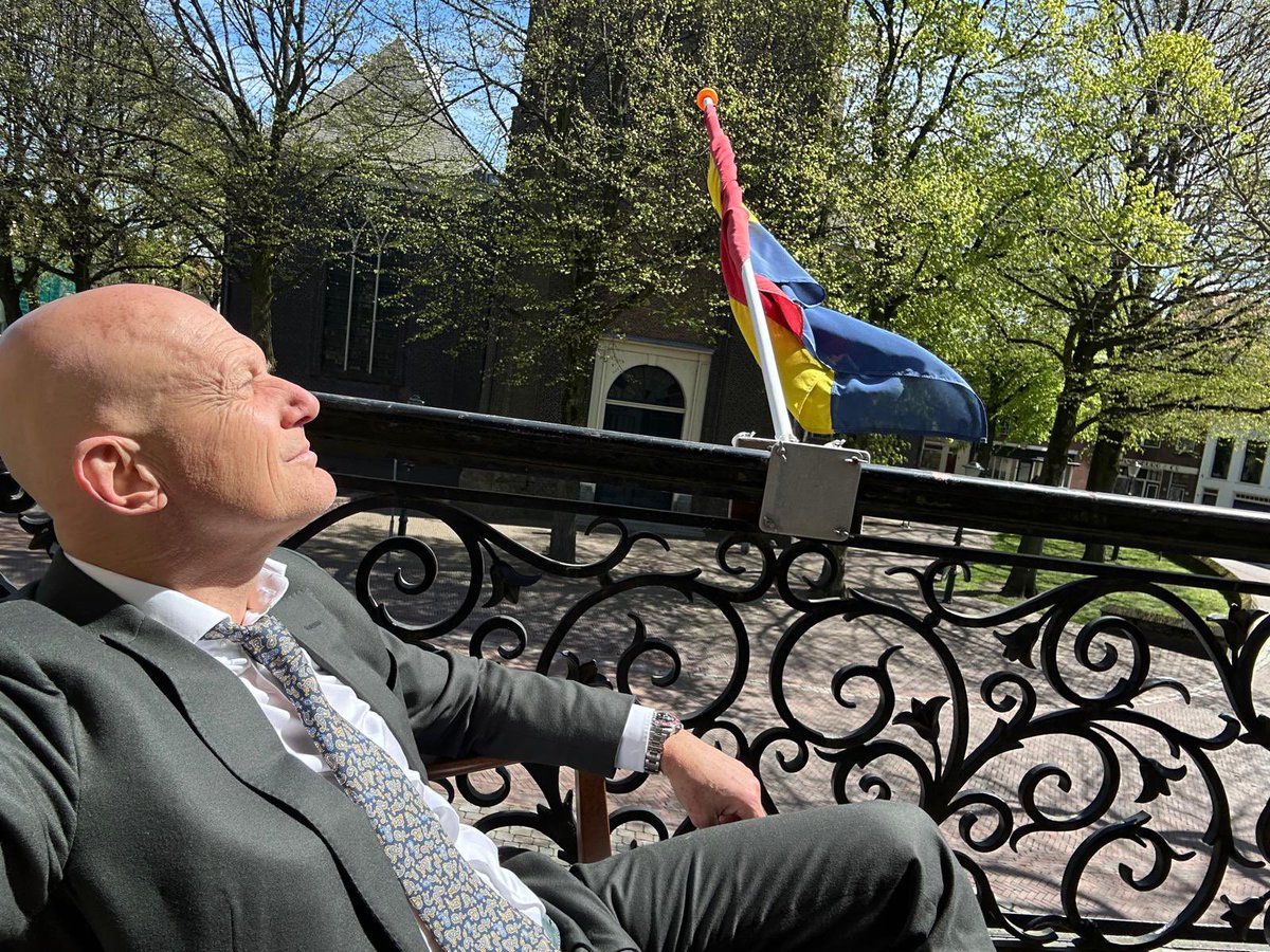 Voorjaarsgevoel, eindelijk! Tussen vergadering van college van B&amp;W en de bespreking jaarrekening-begroting even een kwartiertje in de zon.