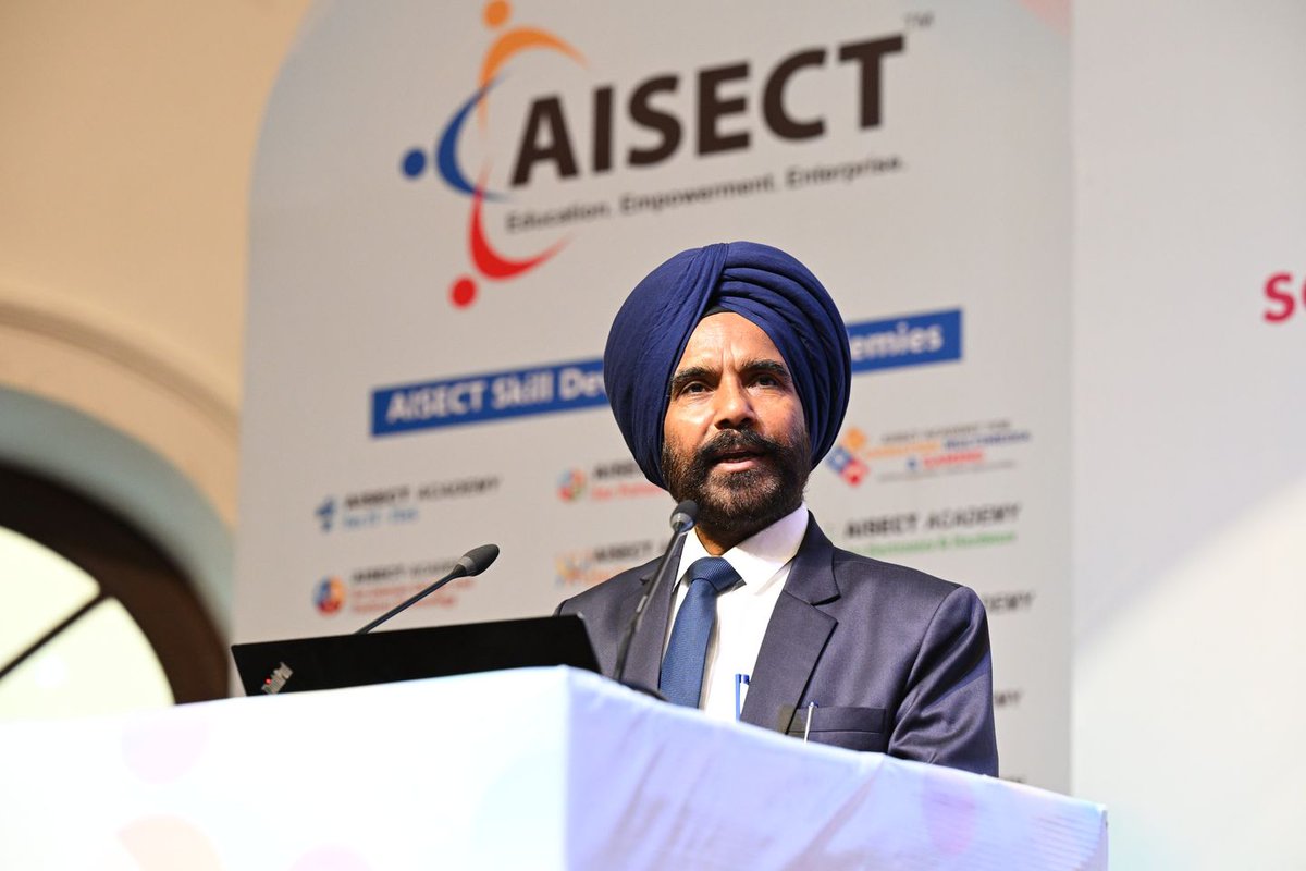 आईसेक्ट समर्थ भारत कॉन्क्लेव 2024 के पहले दिन के उद्घाटन सत्र में सेंट्रल बैंक ऑफ इंडिया भोपाल के महाप्रबंधक तरसेम सिंह जीरा ने कहा "आईसेक्क्ट ई-गवर्नेंस और फाइनेंशियल इंक्लूजन के अंतर्गत दी जाने वाली सेवाएं अंतिम व्यक्ति तक पहुंचाने का कार्य कर रहा है "
#AISECT