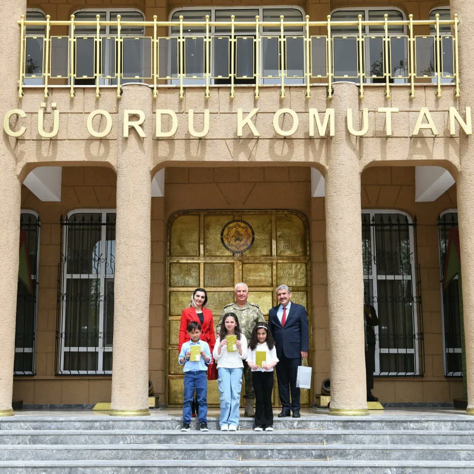 23 Nisan Ulusal Egemenlik ve Çocuk Bayramı etkinlikleri kapsamında öğrencilerimiz, 3. Ordu Komutanı Sayın  Korgeneral Veli TARAKÇI' yı makamında ziyaret ettiler. <a href="/drhamzaydogdu/">Hamza Aydoğdu</a> <a href="/ervalilik/">Erzincan Valiliği</a> <a href="/ErzincanMEM/">Erzincan İl Millî Eğitim Müdürlüğü</a> <a href="/haciomerkartal/">Hacı Ömer KARTAL</a>