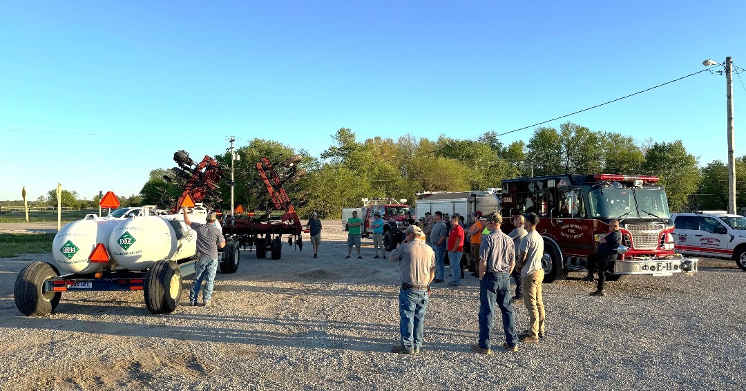 MMServiceFS's tweet photo. We were happy to help out Marine &amp; surrounding area fire depts on their anhydrous ammonia training last week. We are grateful to all of our community fire depts &amp; emergency personnel for continually training on this product! https://t.co/vwe4E1pAF4