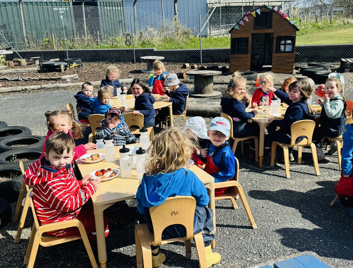 Our Pre-5 children enjoying their lunch outside in the fresh air and sunshine this afternoon! ☀️ 🍎