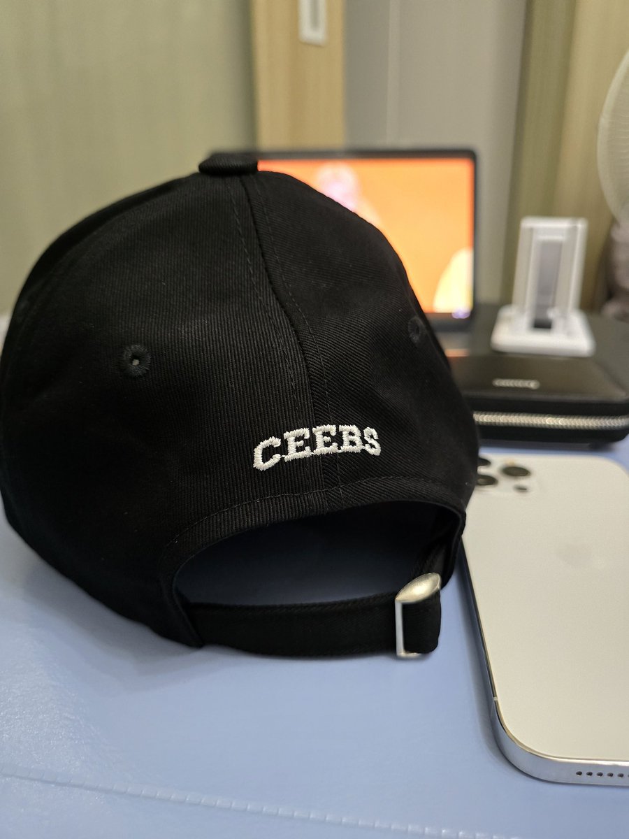 rinadaysss's tweet photo. Aayyiieee 1/3 💙 nasa bahay na din Jeongwaja SNACK UNIV. 2024 jacket 🥹 #ceebs #btob #peniel @PenielShin love the hat 💙 waiting for new merch good for summer season~ https://t.co/PUKm7EeJ07