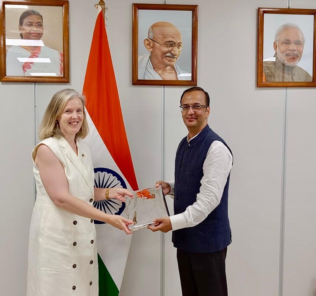 High Commissioner met the newly accredited Australian High Commissioner to Mauritius and Seychelles H.E. Ms Kate Chamley today and discussed issues of mutual importance.