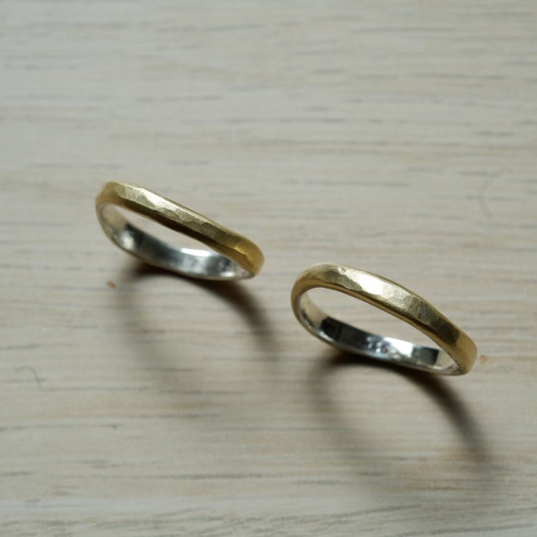 ichienso1's tweet photo. トランスジェンダーのカップルの結婚指輪を作りました。
真鍮製ですが内側はシルバー925です。
片方は女性から男性に���
もう片方は女性からnon-binaryと言うどちらの性別でもない性別に。
同性結婚が認められてるベルリンならではの出会い。 https://t.co/1bjQslbkaV