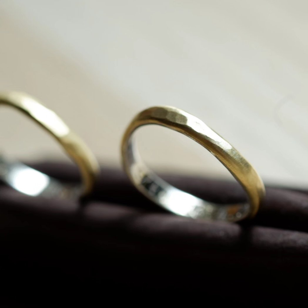 ichienso1's tweet photo. トランスジェンダーのカップルの結婚指輪を作りました。
真鍮製ですが内側はシルバー925です。
片方は女性から男性に���
もう片方は女性からnon-binaryと言うどちらの性別でもない性別に。
同性結婚が認められてるベルリンならではの出会い。 https://t.co/1bjQslbkaV