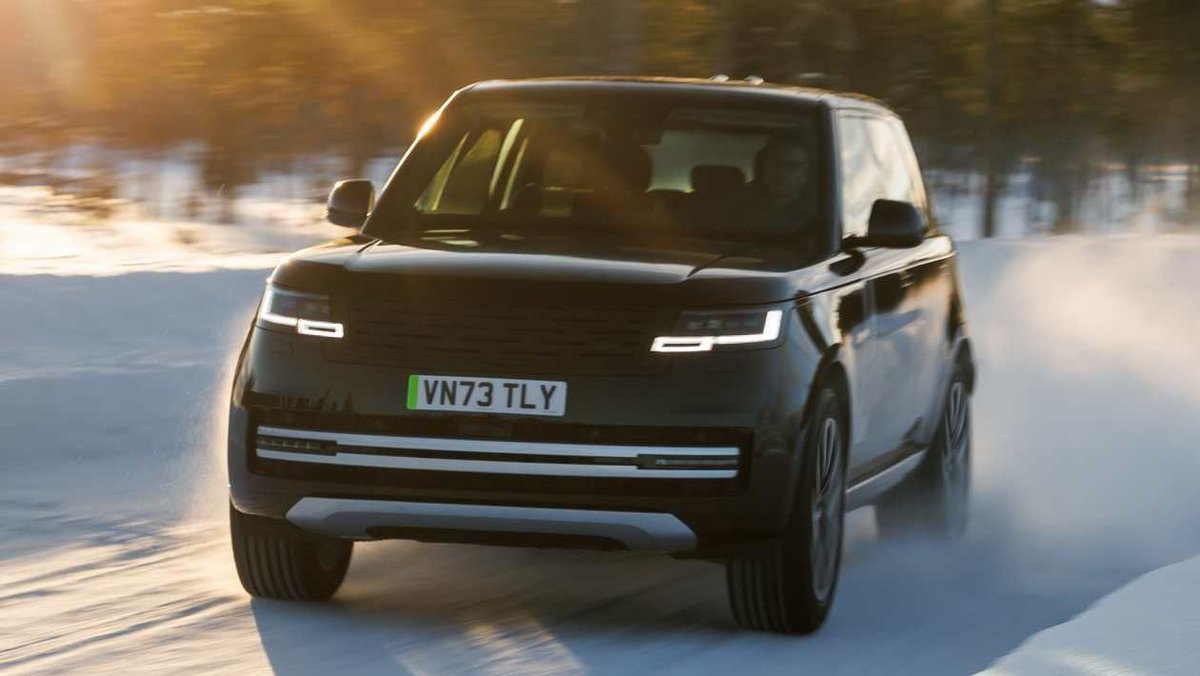 Is that a green number plate? The Range Rover Electric has been spotted! >> buff.ly/3UeySP1