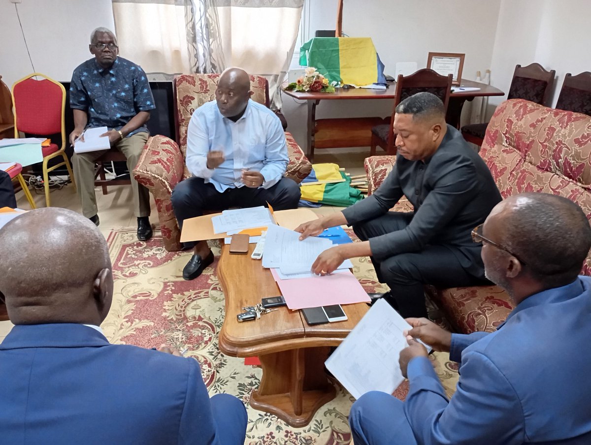BitamDe5910's tweet photo. Une session extraordinaire de réexamen du budget 2024 de la commune de #Bitam s'est tenue dans les locaux de la mairie. 

Cette rencontre très importante s'est tenue en présence du Délégué Spécial de la commune de #Bitam. https://t.co/JcjKmkFoxm