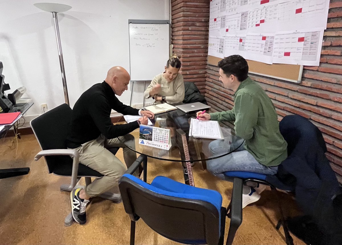 mugimenteuskadi's tweet photo. 🔴(eu)@LeioaKirolak-ekin izan gara #JardueraFisikoa-ren #OrientazioZerbitzua martxan jartzeko lehen urratsak ematen.
🔵(es) Hemos estado en #Leioa para dar los primeros pasos para activar el #ServiciodeOrientación  de #ActividadFísica.
#PertsonaAktiboak https://t.co/9tKZ5DtUYt