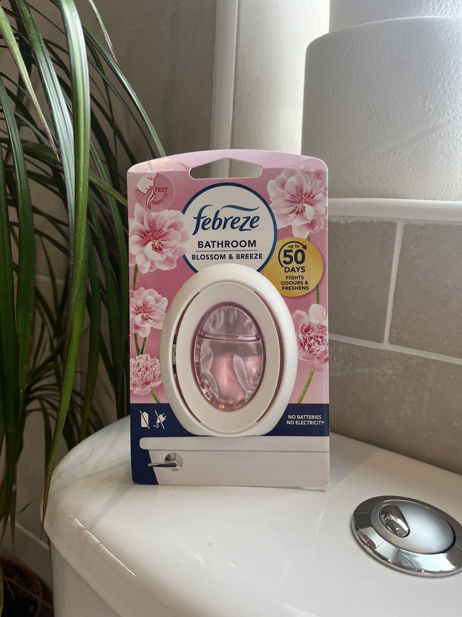 AlmostOrganised's tweet photo. This new bathroom diffuser looks great, smells great and there’s no mess if you knock it over! #Febrezefreshflip #savvycircle https://t.co/GTdOOc1pAO