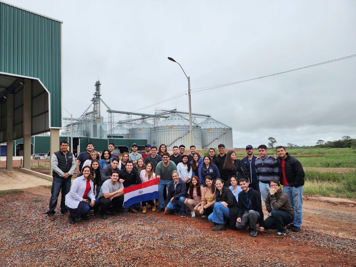 Estudiantes de la carrera de #IngenieríaIndustrial de la FIUNA realizaron visitas técnicas a instalaciones de fábrica de lácteos, agroindustria y frigorífico del Chaco Paraguayo. 
Leer más: wp.me/p3j9x4-fSS 🔗#estudiantesfiuna #visitatecnica