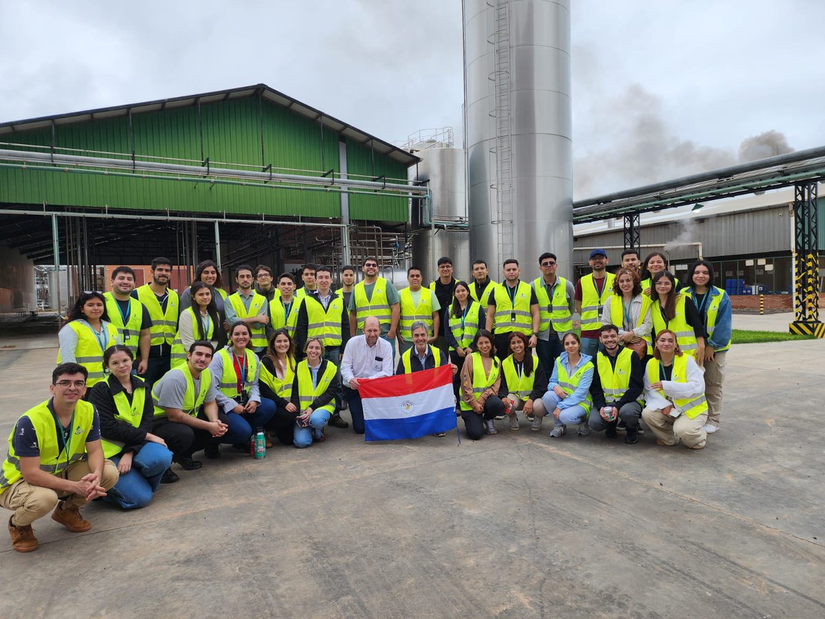 IngenieriaUNA's tweet photo. Estudiantes de la carrera de #IngenieríaIndustrial de la FIUNA realizaron visitas técnicas a instalaciones de fábrica de lácteos, agroindustria y frigorífico del Chaco Paraguayo. 
Leer más: https://t.co/C5alvwMYxn 🔗#estudiantesfiuna #visitatecnica https://t.co/TsBElGDJpY