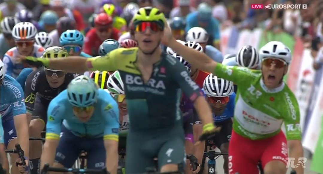 Danny van Poppel (Bora-Hansgrohe) s'impose sur la 3e étape du Tour de Turquie ! 2e sur la ligne, l'Italien Giovanni Lonardi (Polti-Kometa) se plaint d'avoir été gêné par le Néerlandais (30 ans). Enrico Zanoncello (VF Group - Bardiani) est 3e. #TUR2024