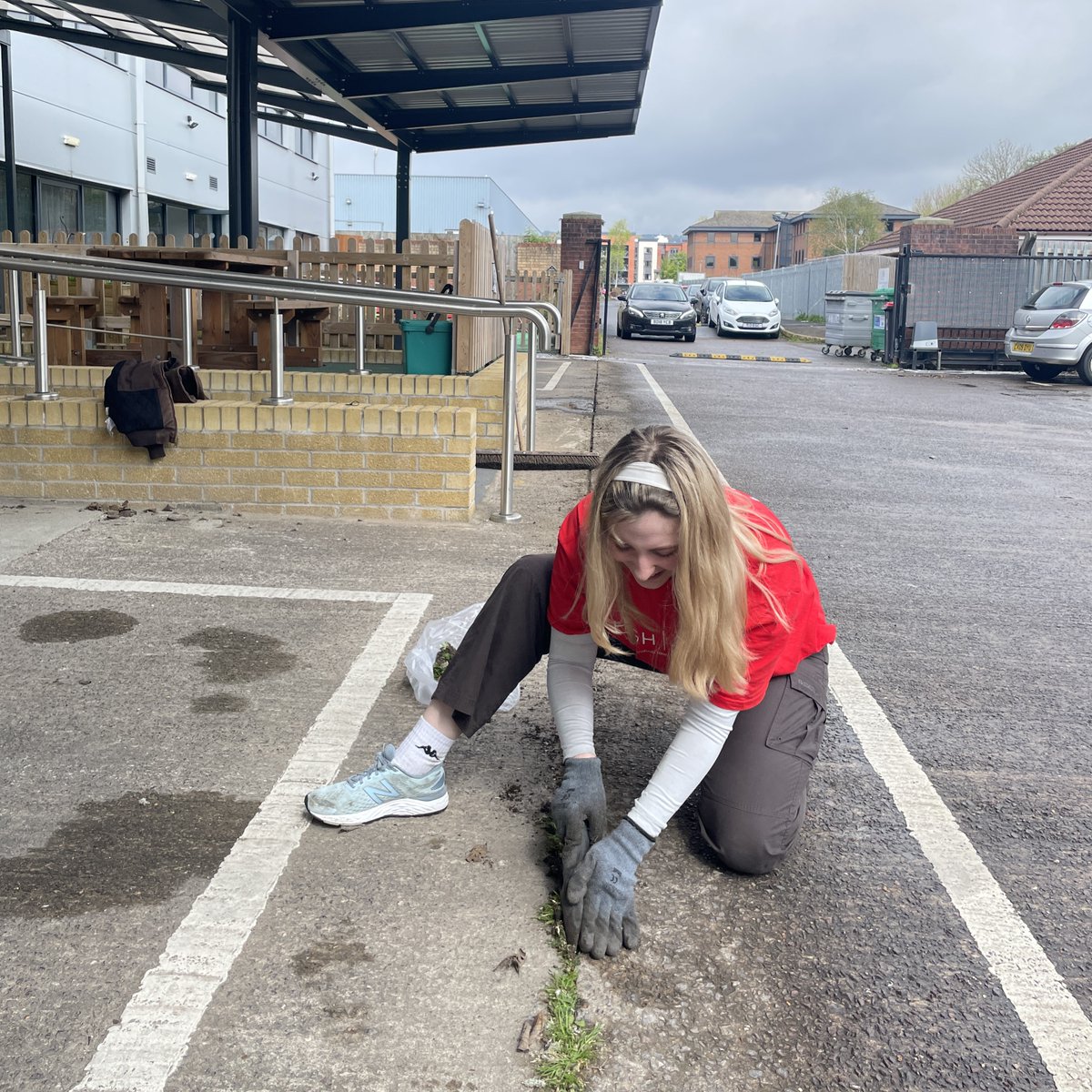 We would like to say a massive thank you to the wonderful team from @HughJamesLegal who are at our children’s centre today, volunteering and lending a hand sprucing up our well-being garden and outside spaces! 🌻