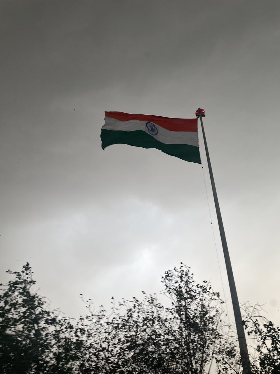 To me, this is one of the most beautiful sights. Took this stunning photo a little while ago, thanks to Delhi shower. Share a photo of our national flag that you have clicked 😃. 

Mai rahun ya na rahun, Bharat ye rehna chahiye.
#ILoveIndia #Bharat #ProudlyIndian