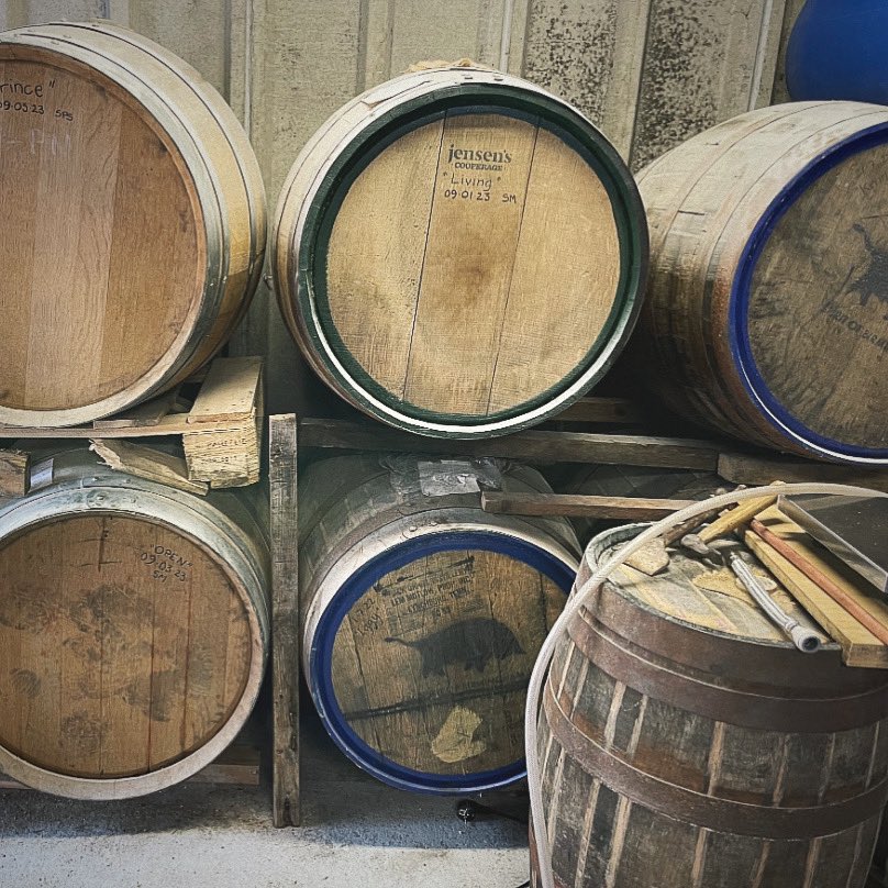 stillincask's tweet photo. Bag yourself an #EnglishWhisky cask share this St. George’s Day. Our range of unique English casks will make delicious drams when mature. It’s what St. George would have wanted!
https://t.co/wev0RgzqEr
🏴🥃
#stgeorgesday #whisky #cask #caskshare #whiskey #patronsaint https://t.co/Sxj3ZMjwvh