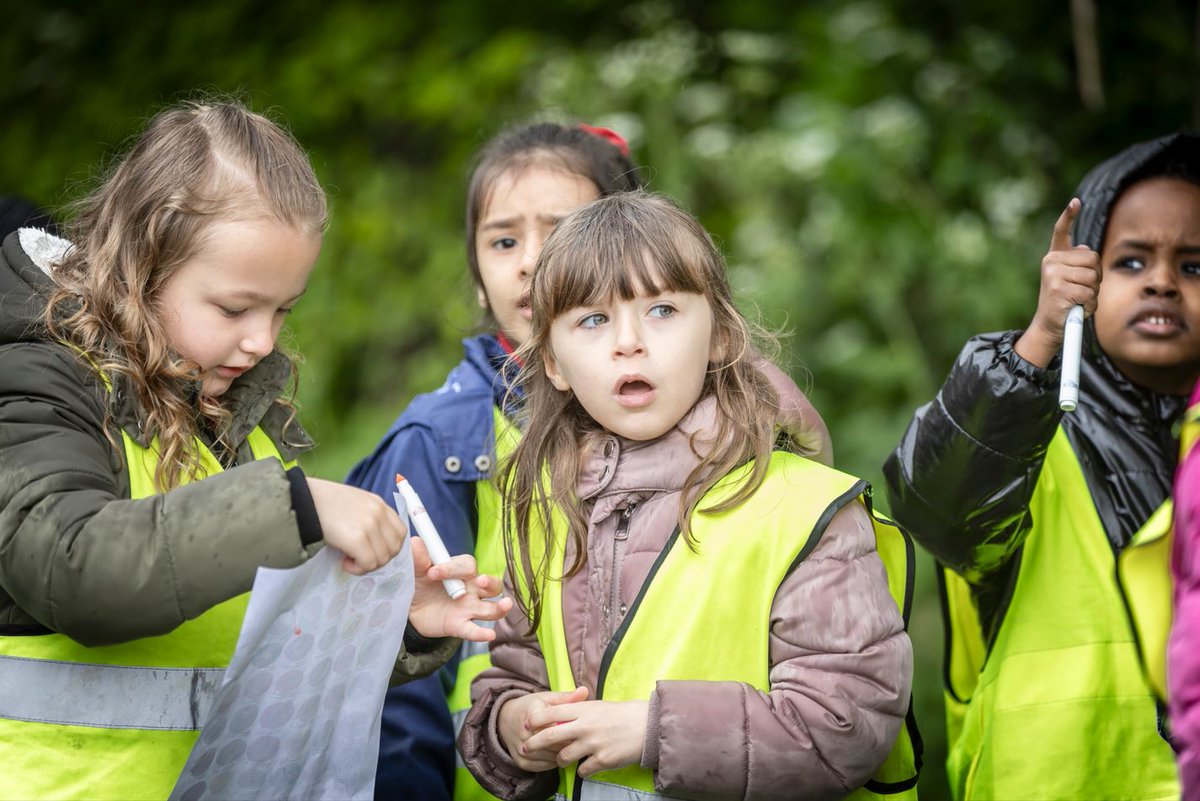 Our outreach team were busy celebrating #EarthDay2024 yesterday @SpaceParkLeic🌍 Local school children & members of the community joined us in a range of activities from bird walks, litter picking, recycled insect making to bulb planting🌳 #EarthDay #Sustainability #environment