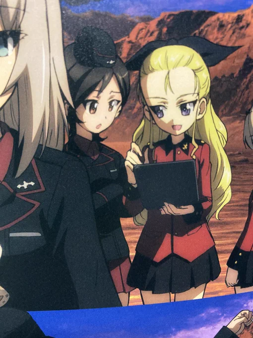 アンナちゃんは後輩キャラなのか同級生なのか公式さん教えてクレメンス言動的に初々しいから一年生っぽいけどたまに見せる風格とティーガーⅡの車長も出来る高スペックぶりは一年生にしてはすごい黒森峰のレギュラーなるくらいだからかなりの優等生なんだろうけど 