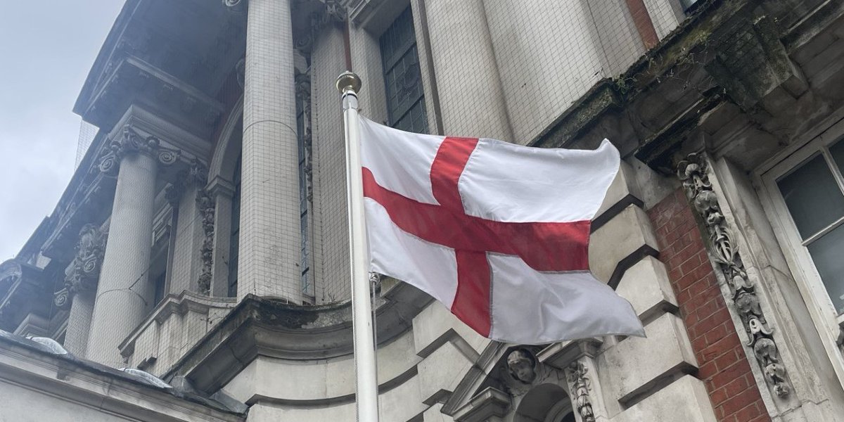 Happy St. George’s Day to everyone in Royal Greenwich! The flag is flying outside Woolwich Town Hall 🏴󠁧󠁢󠁥󠁮󠁧󠁿