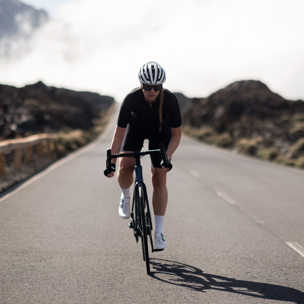 📢 NEW 785 Huez

Attack as soon as the road goes up. 

The new 785 Huez is a tribute to climbers and the mountains ⛰️

bit.ly/785_HUEZ 

#lookcycle #cyclingcommunity #newdrop #productlaunch #madeinfrance #climbingbike #bike #cycling