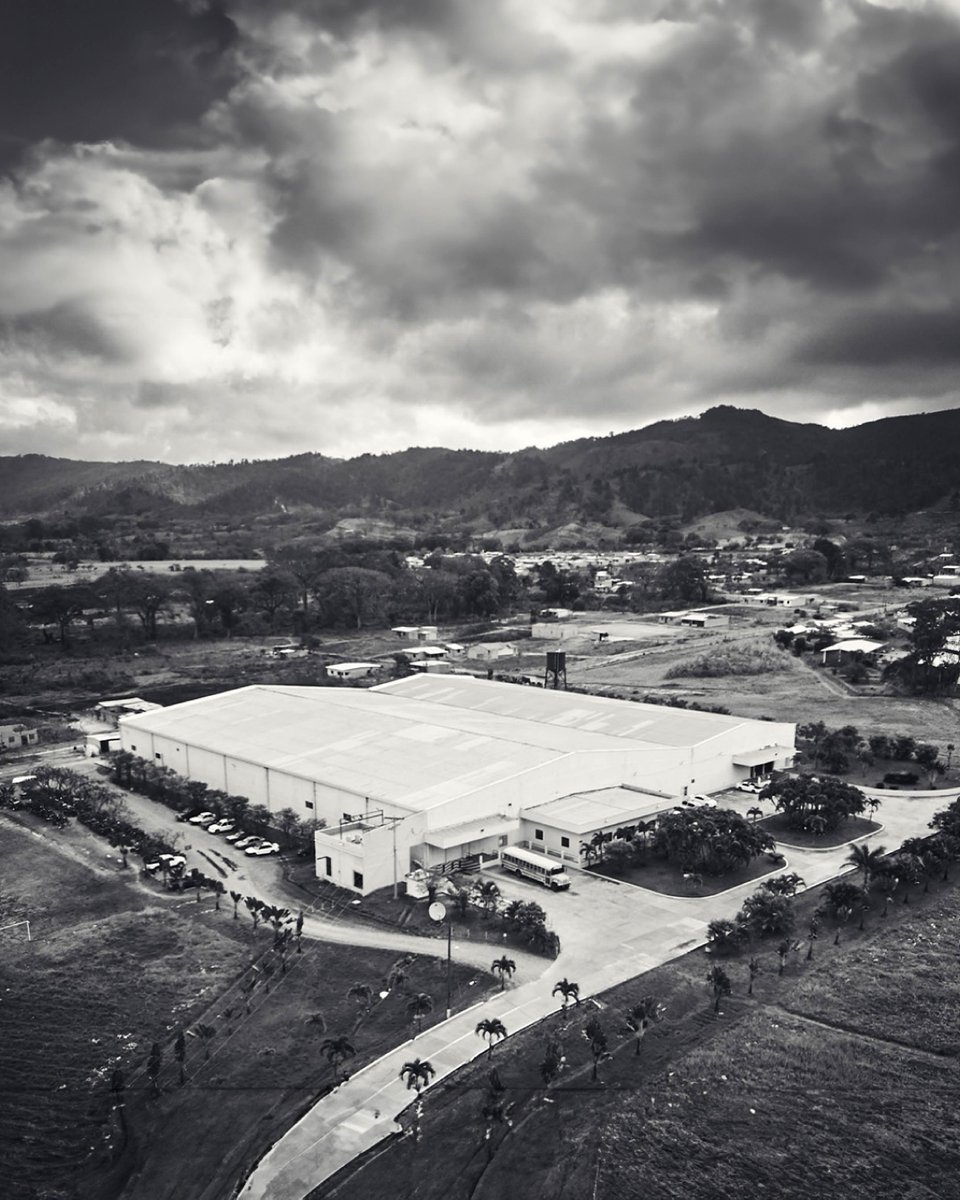 RockyPatelCigar's tweet photo. Experience the magic of Rocky Patel's cigar factory in Honduras! Sign up now for a chance to win a tour and witness the craftsmanship behind your favorite cigars. Don't miss out! Click the link below
https://t.co/6nHCKLhCnS
#rockypatelcigars #smokeinstyle #cigarcraftsmanship https://t.co/H93FPOFRfX